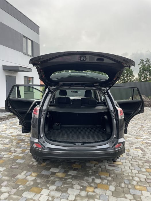Протам офіційну Toyota Rav4