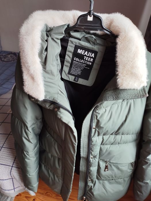 Зимова жіноча куртка