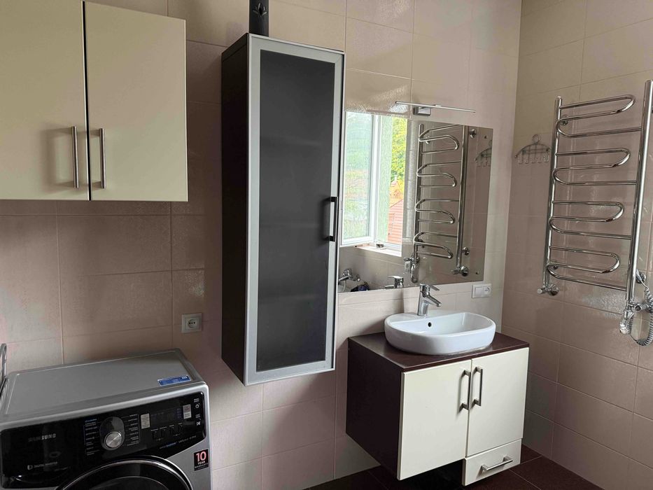 Меблі у ванні кімнату