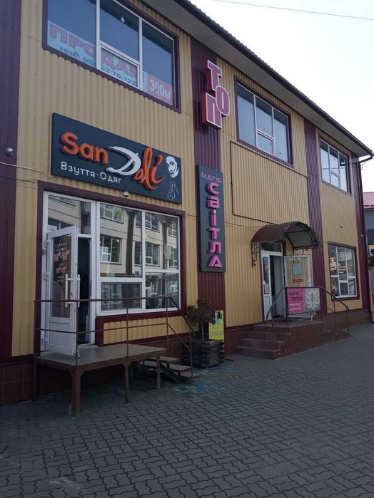 Продається фасадне комерційне приміщення