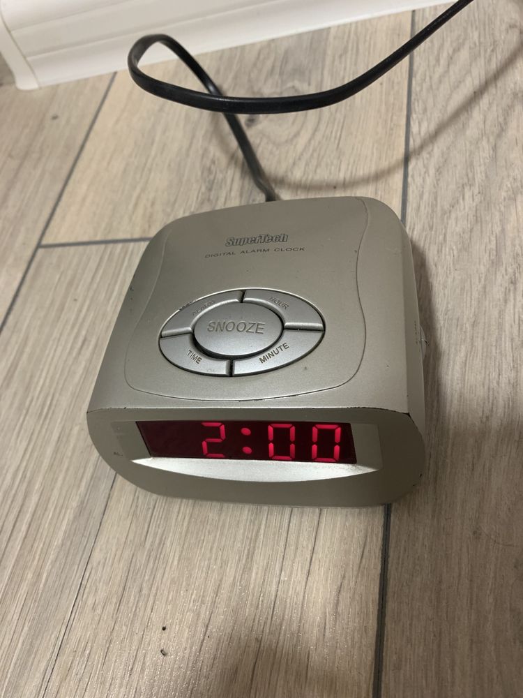 Часы будильник электронные
