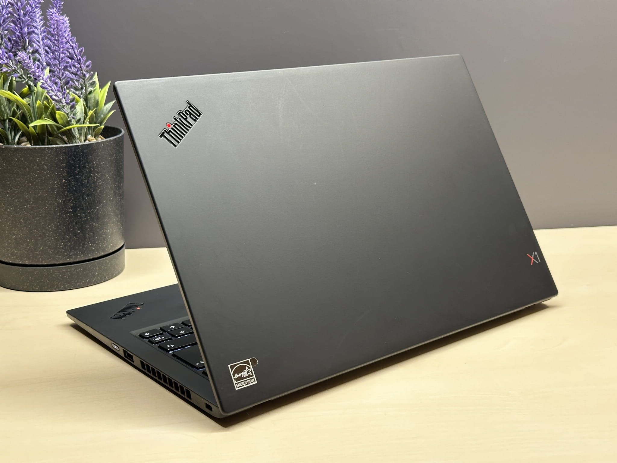Laptop Lenovo ThinkPad X1 Carbon G7 | i7-8665U / 16GB / FHD / OUTLET