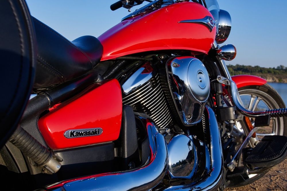 Kawasaki VN 900 Vulcan Custom Red