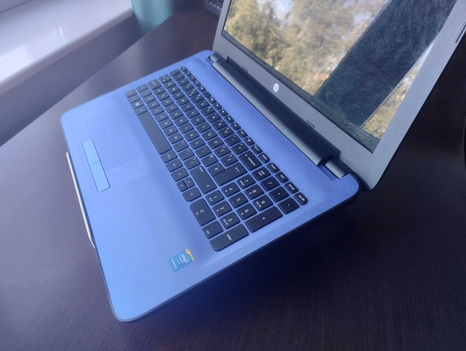 Laptop HP ze sprawną baterią, 8 GB RAM, dysk SSD, Win 10