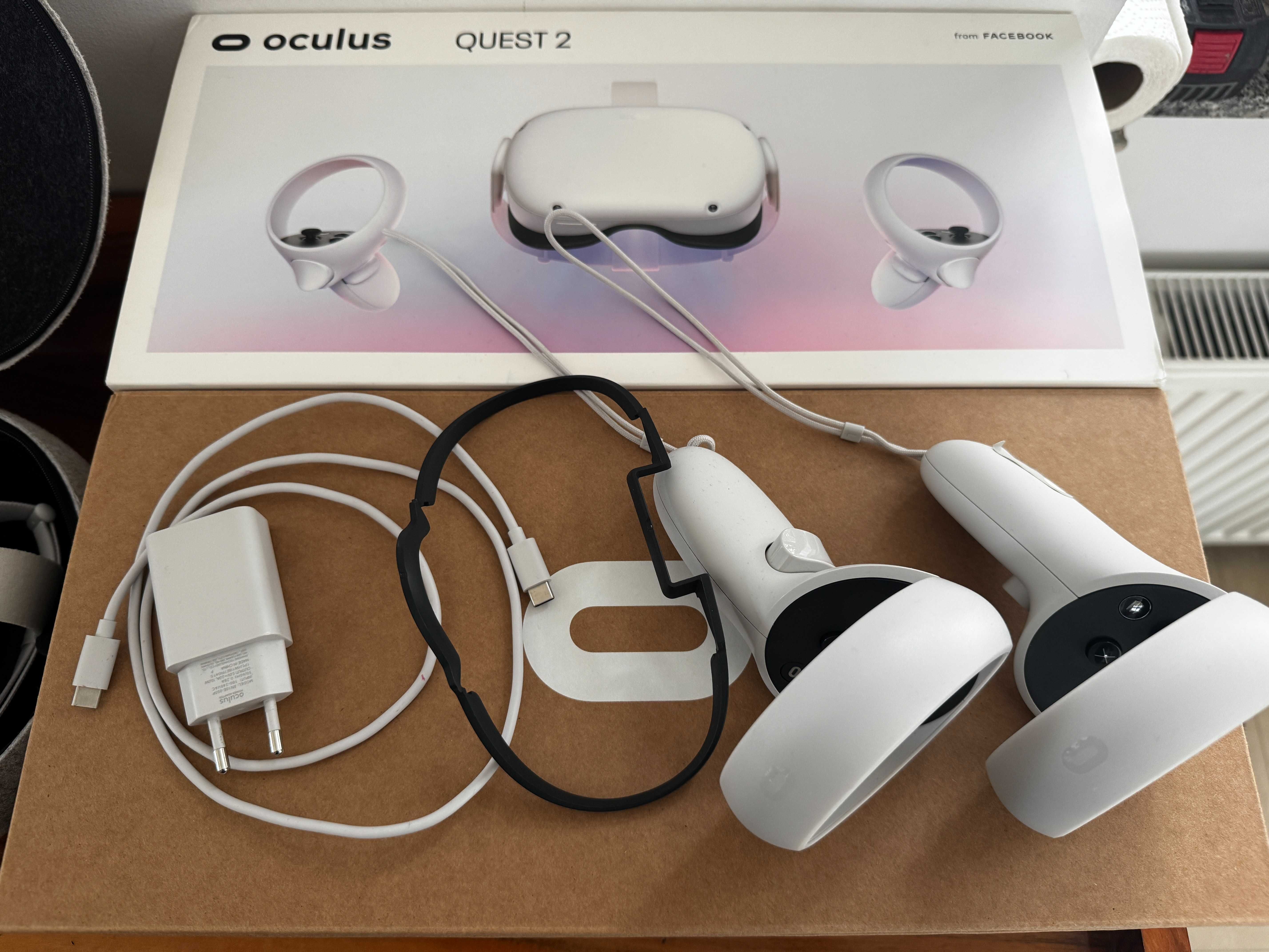 Oculus Quest 2 64gb + oryg. Case / Etui - niemal NOWY