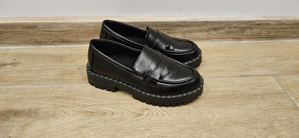 Sprzedam buty Reserved dla dziewczynki