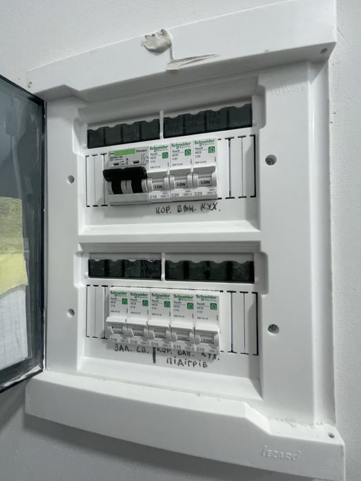 Продаж 2к на Івасюка (ринок, СШ #2, центр)!