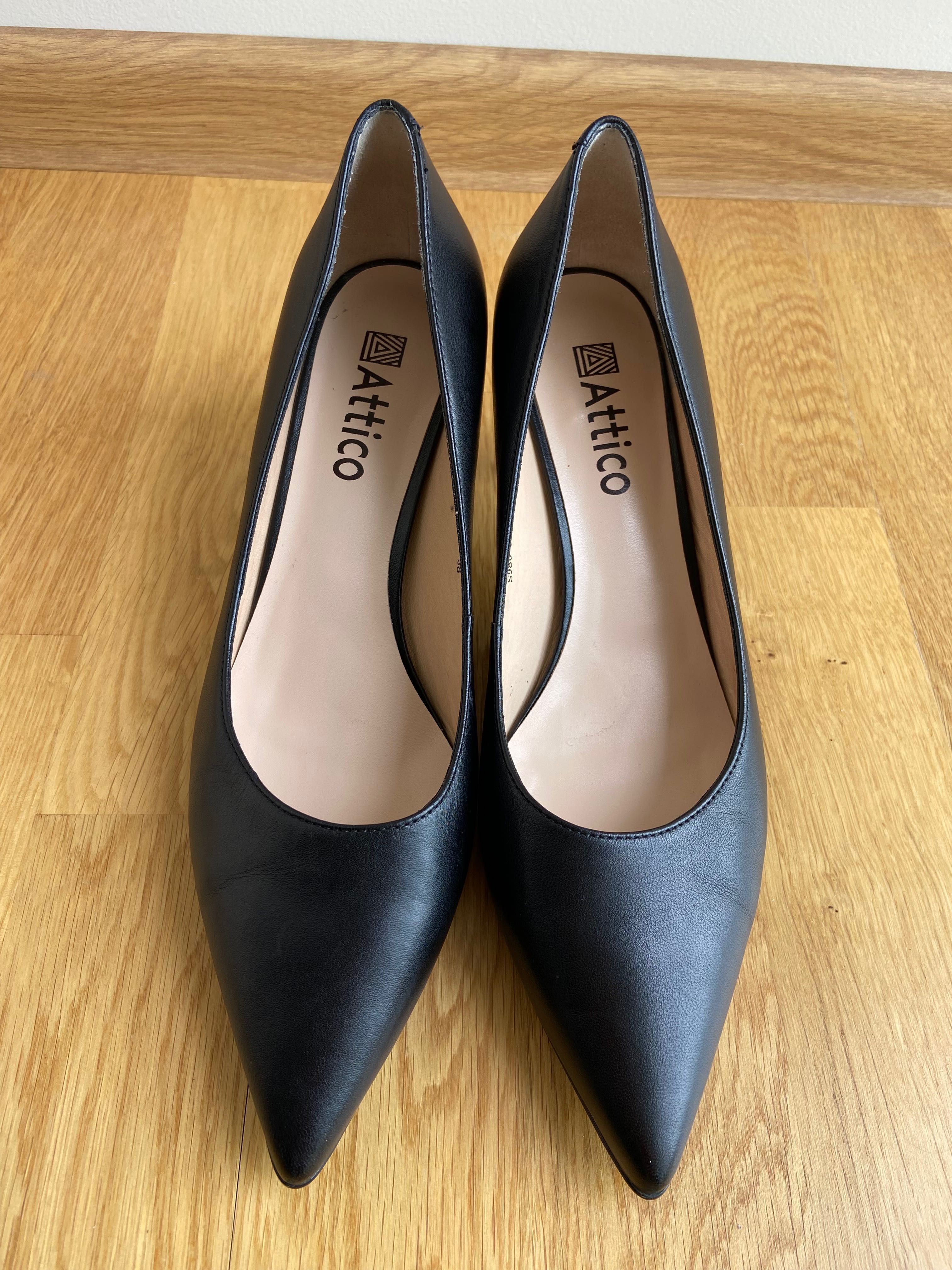 Шкіряні жіночі туфлі 38 розміру фірми Attico