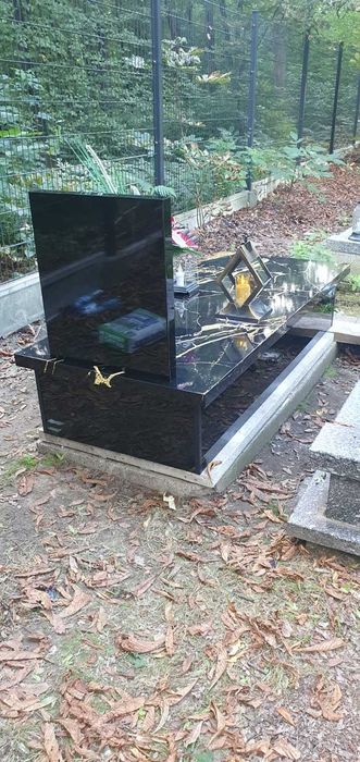 Kompozytowe nagrobki, szybki montaż, niska cena.