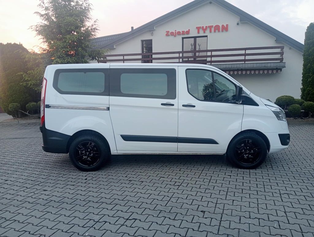 Wynajem busa osobowego