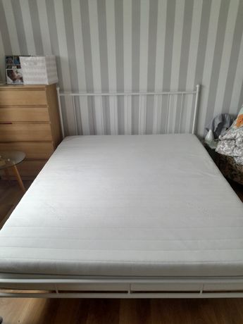 Rama łóżka z materacem. 160×200