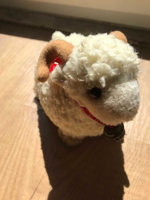 Brinquedos em madeira, lê e tecido