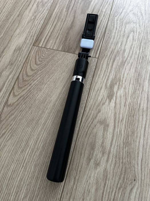 Rozsuwany statyw do telefonu z lampką