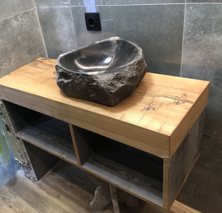 Камяний умивальник (раковина з камню)