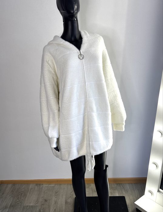 Альпака батали 56 58 60 розмір молочна на замку з капюшоном