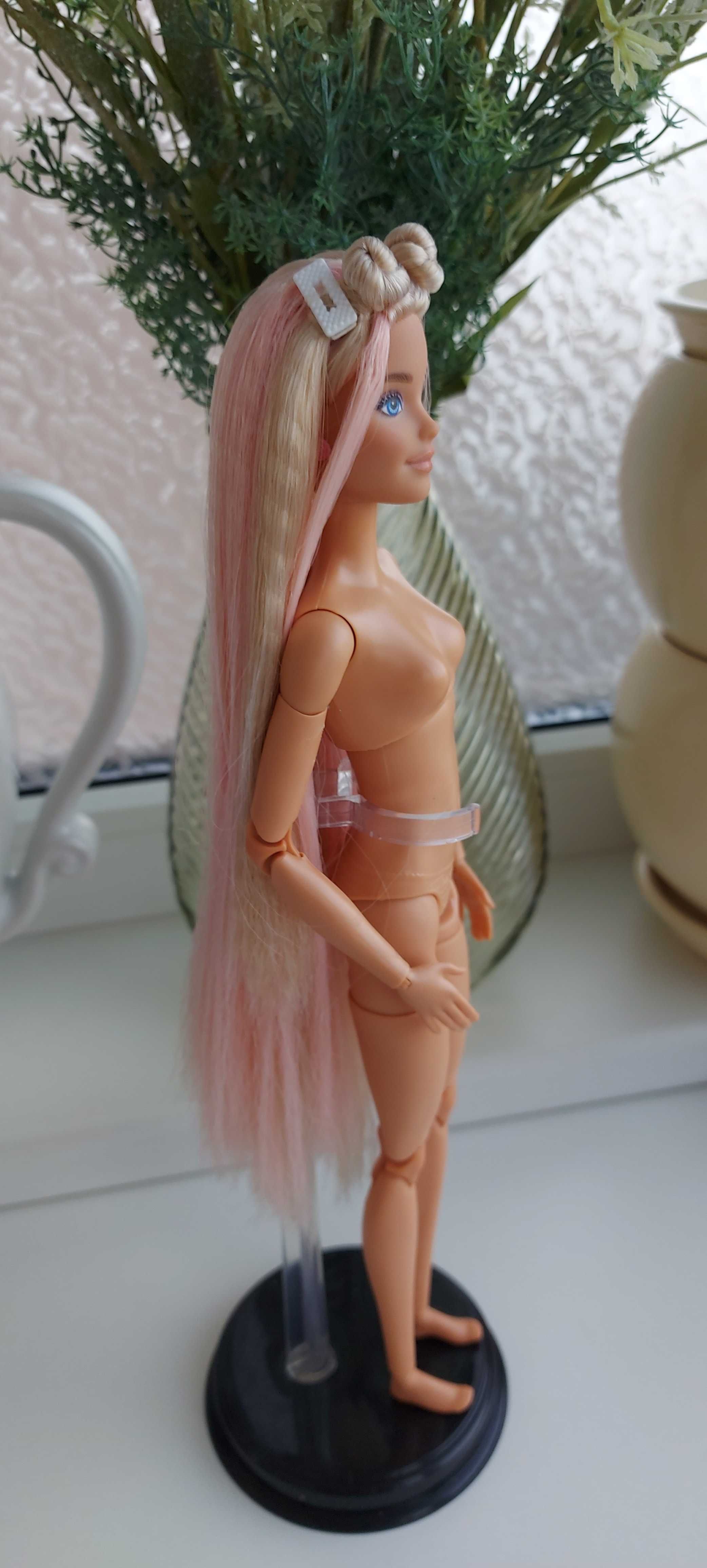 Лялька Барбі Barbie Extra на тілі йоги
