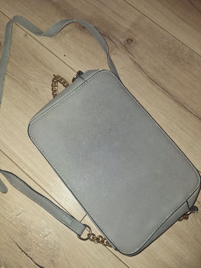 Damska torebka na ramię z dlugim paskiem michael kors