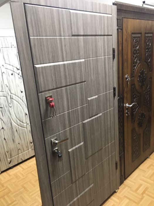 Двері вхідні , міжкімнатні.Фурнітура