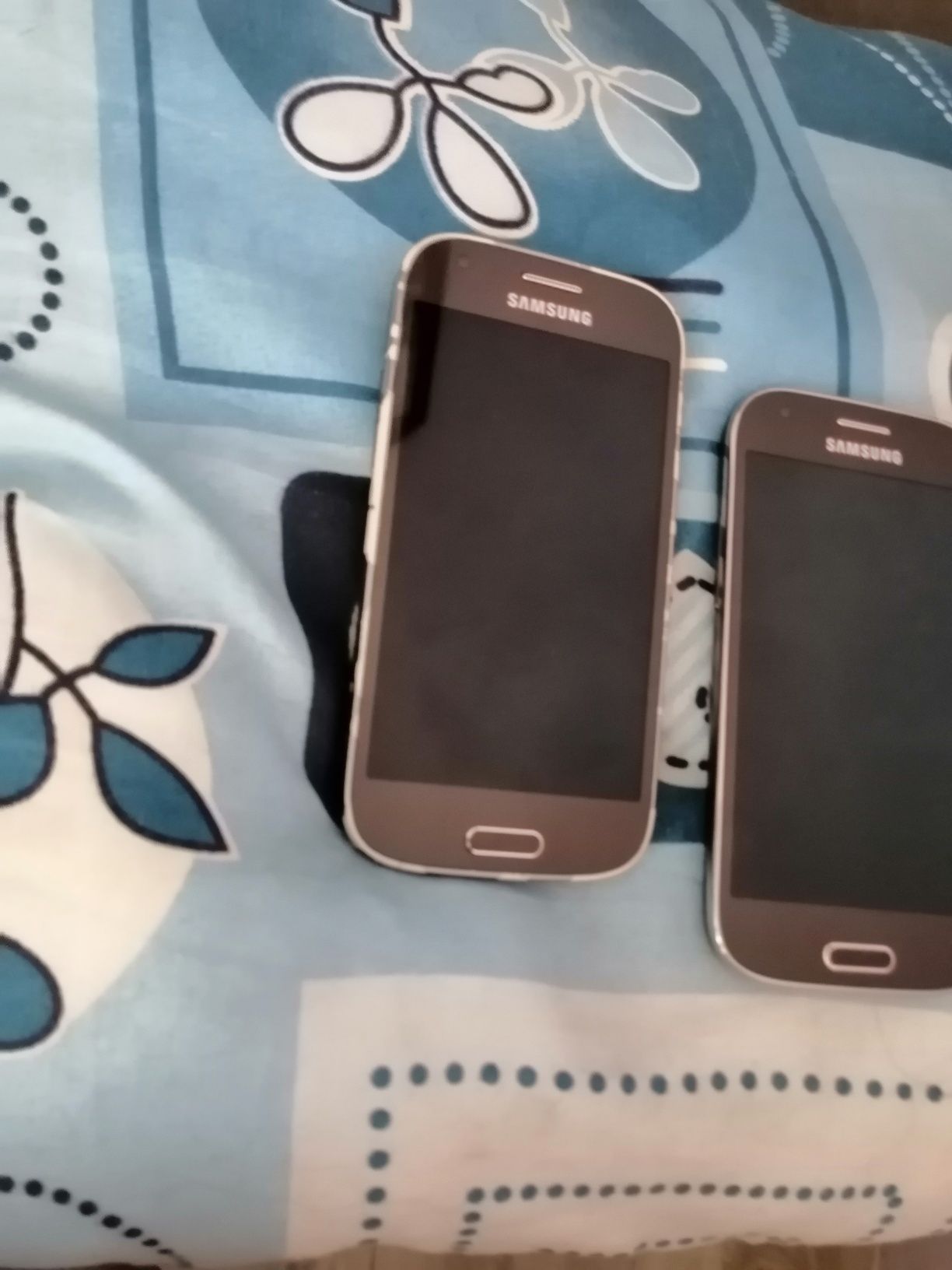 2 Telefony samsung galaxy ace4, jeden sprawny