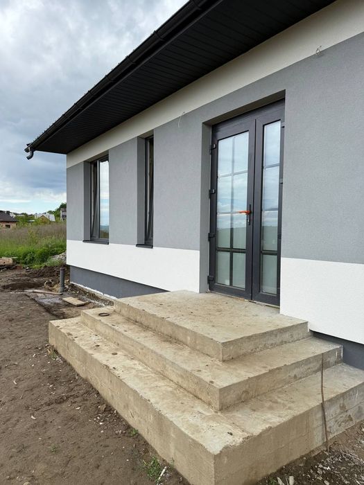 Продається новий будинок біля лісу