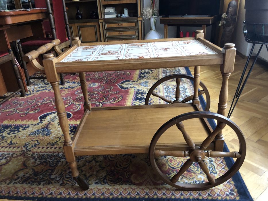 Barek- stolik na kółkach