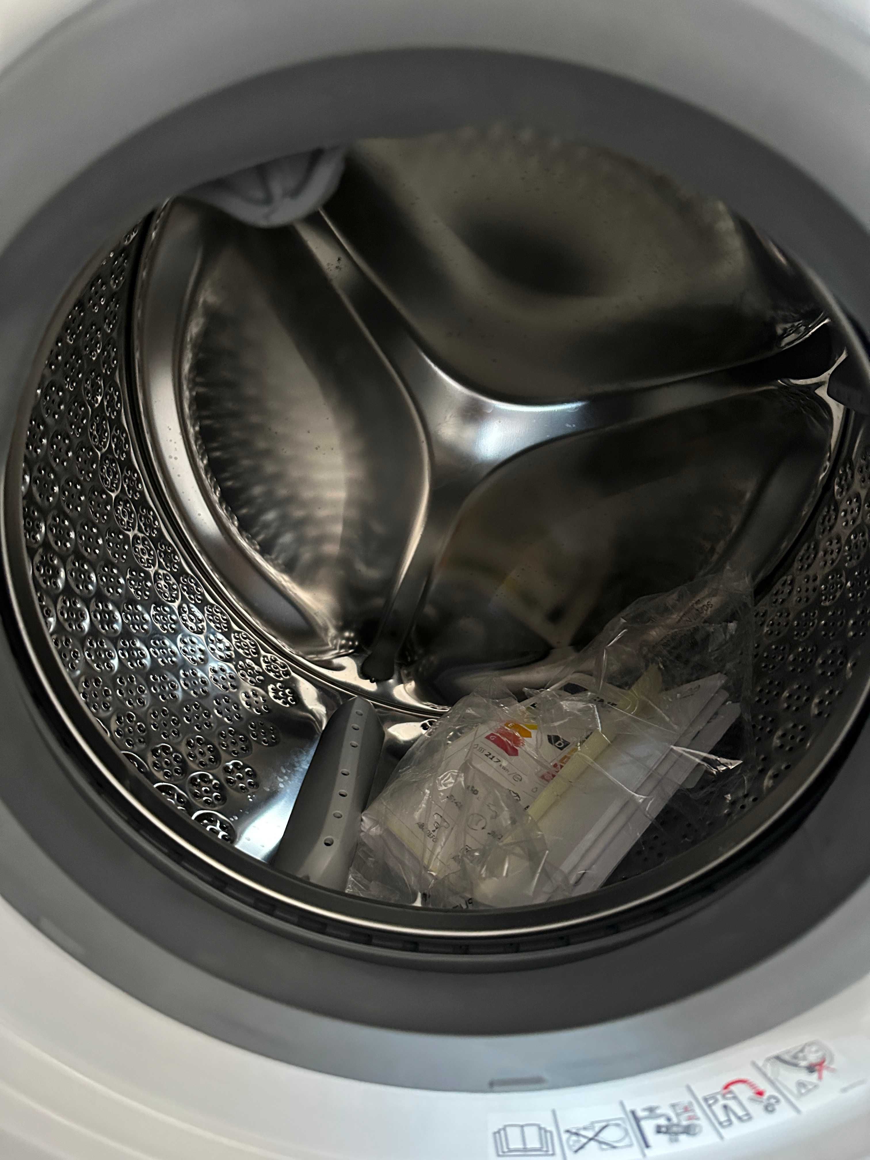 Máquina de lavar e secar de encastre AEG semi-nova