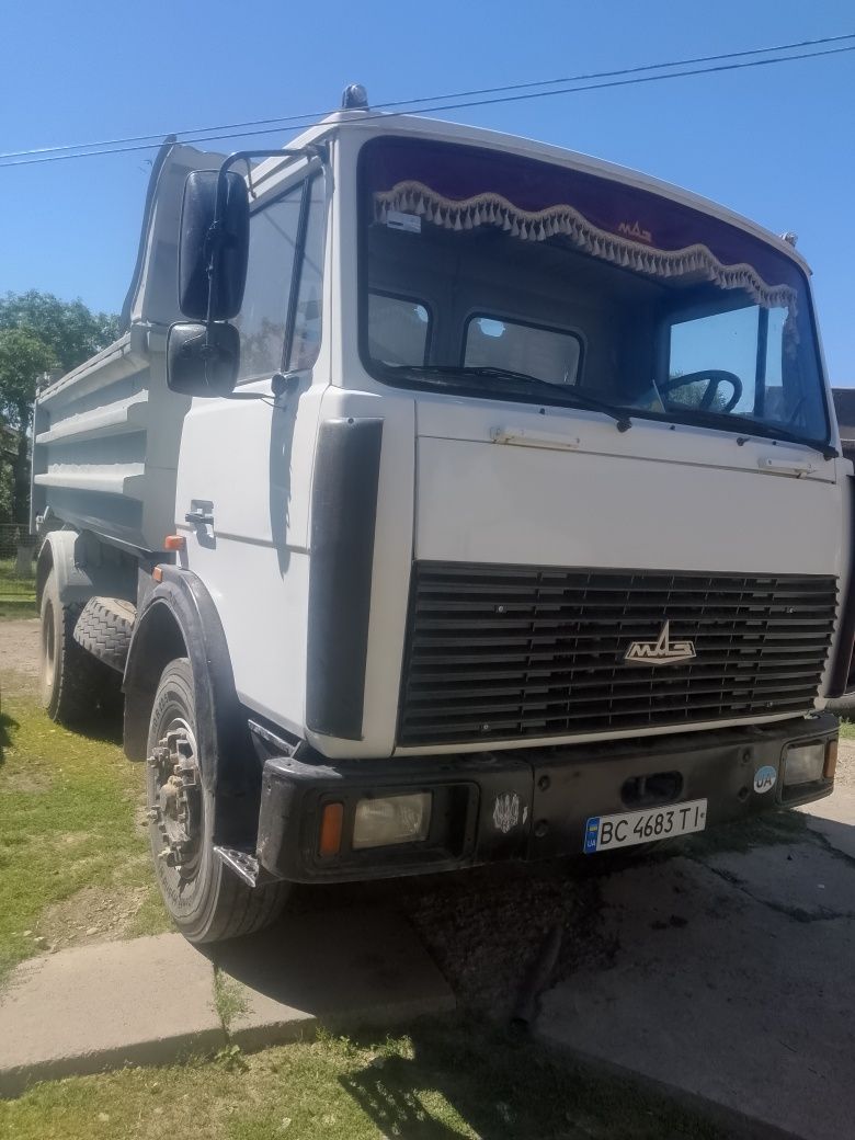 Продам МАЗ 555102 самосвал