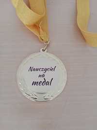 Sprzedam  medal nauczyciel na medal