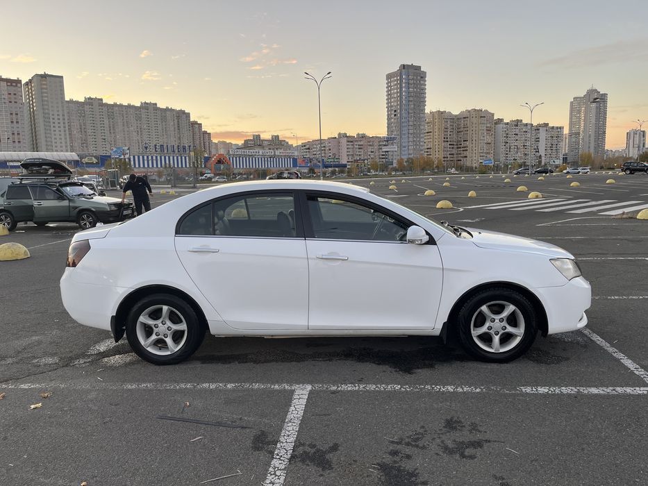 Geely Emgrand EC7 2012