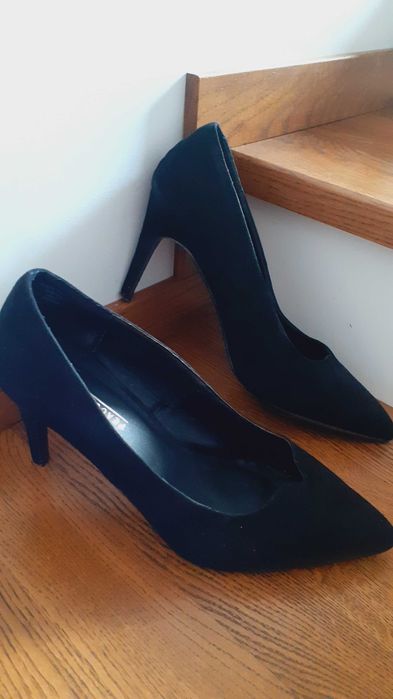 Czarne, zamszowe czółenka.  roz. 41