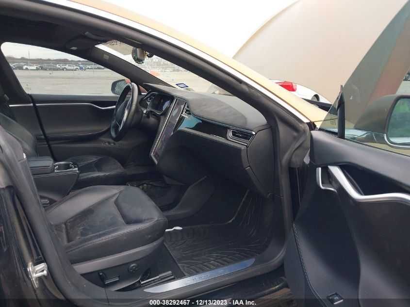 2016 TESLA Model S P90D реальний автомобіль Тесла