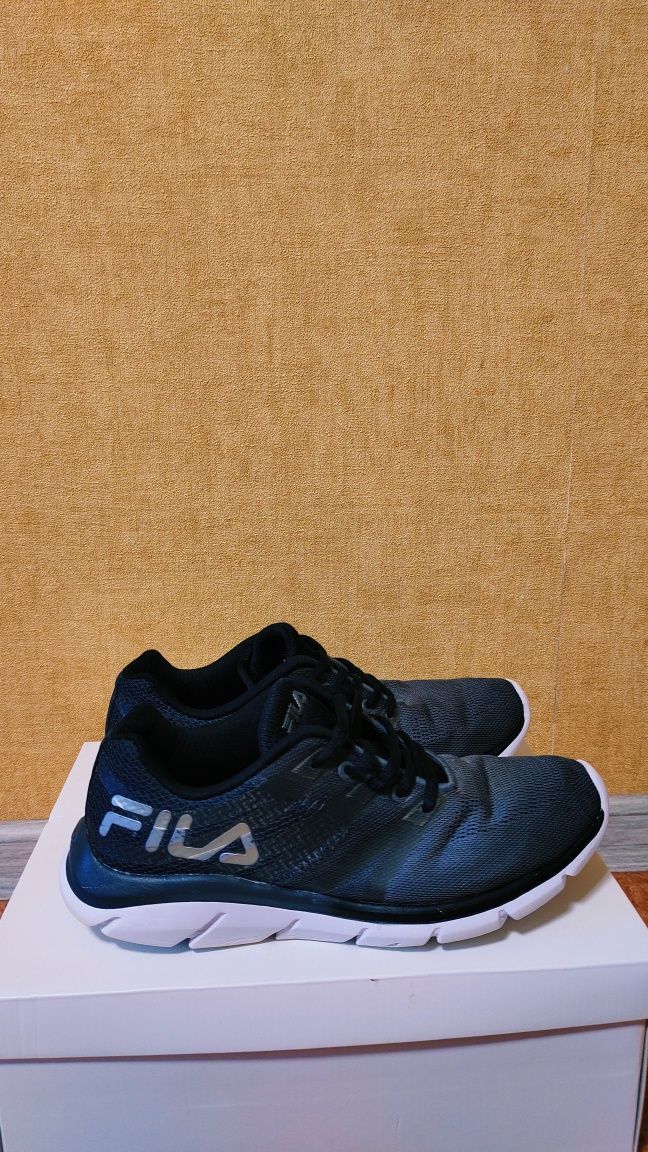 Кроссовки Fila б/у
