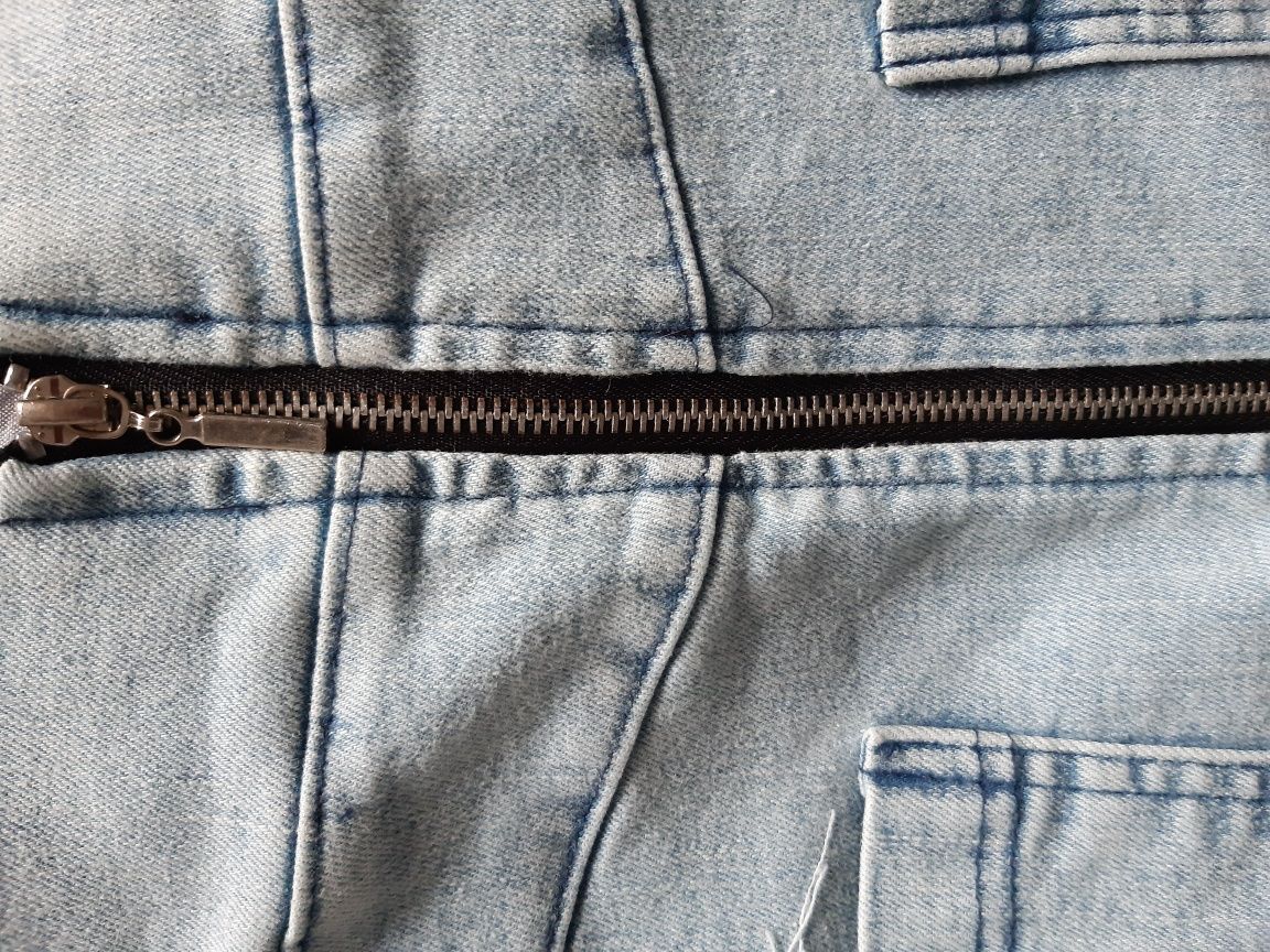 Spódniczka jeansowa z zamkiem z tyłu. Nowa S/M