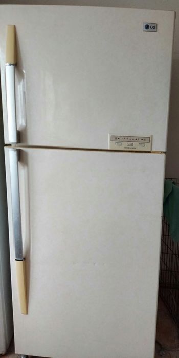 Продам холодильник LG модель GR-R562JVQA .