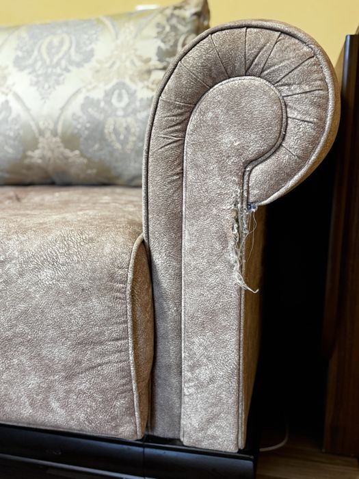 Продам диван бежевого кольору