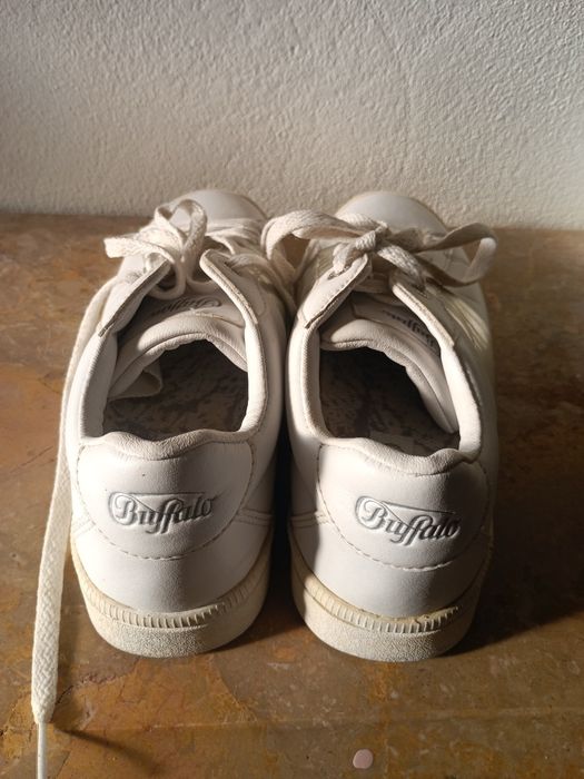 Tênis  brancos Buffalo