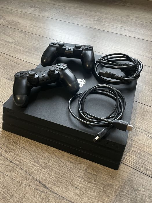 Sony PS 4 Pro 1Tb (2 геймпади)