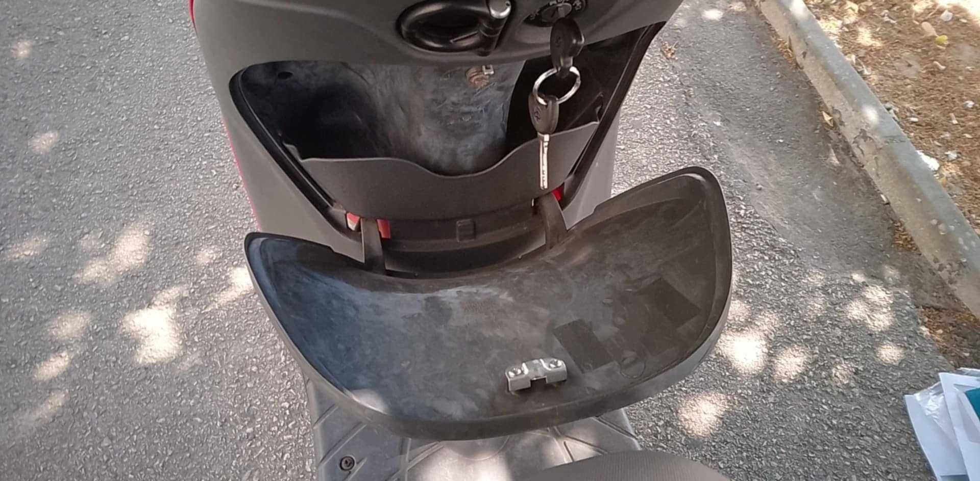 Scooter Piaggio Zip 100 cm3 sómente 20.000 kms.