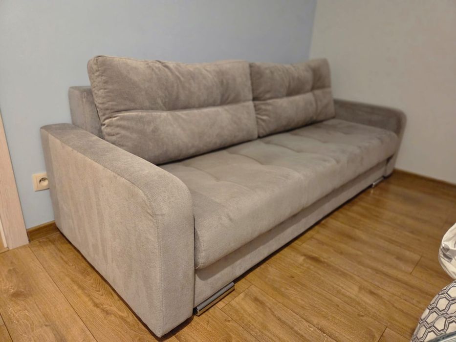 Sofa rozkładana z pojemnikiem na pościel