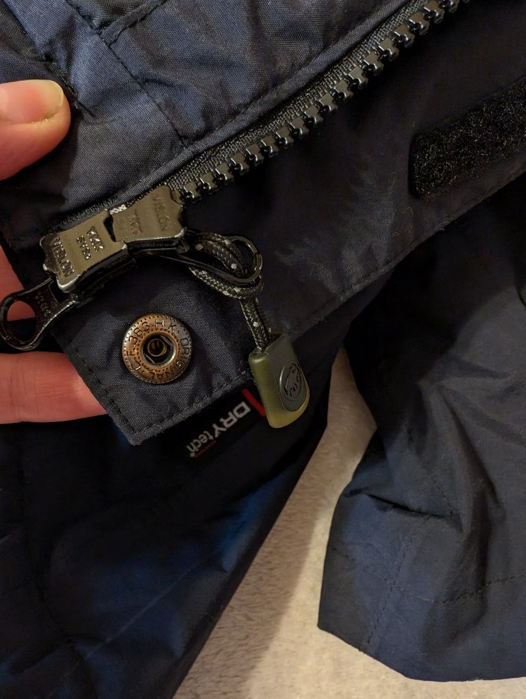 Куртка Mammut Dry tech
M розмір original чудовий стан .