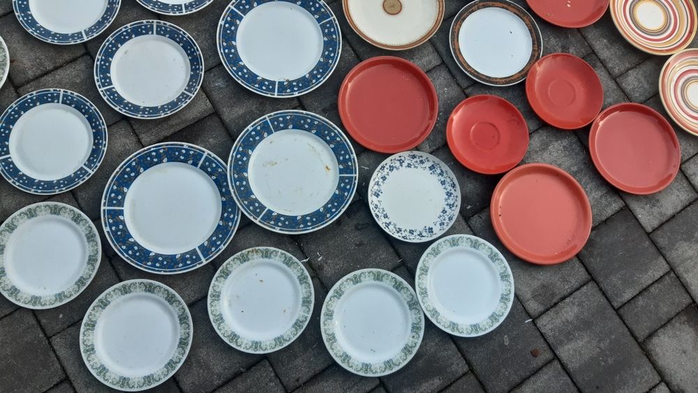 Stare różne talerze z prl-u.