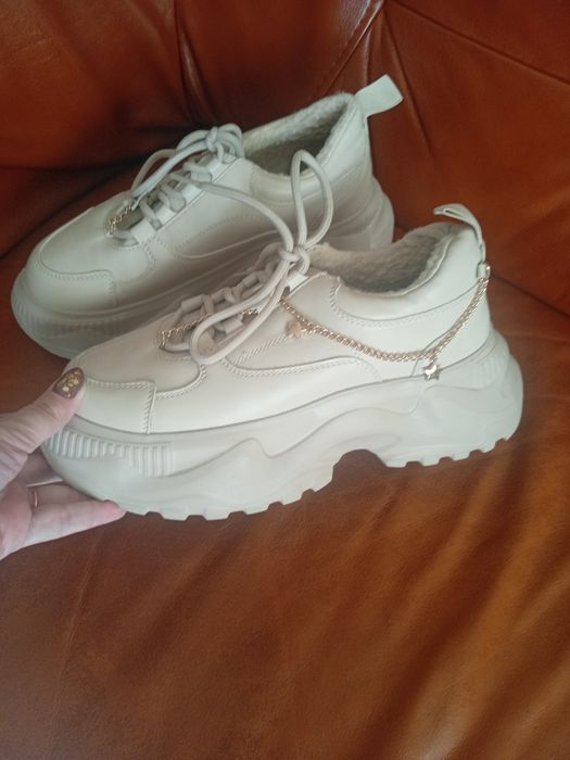 Sneakersy na platformie