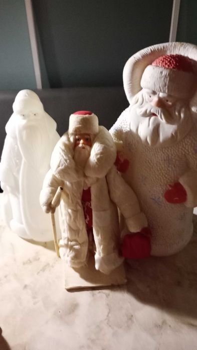 Дед Мороз советский,ватный и 2 пластмассовых.