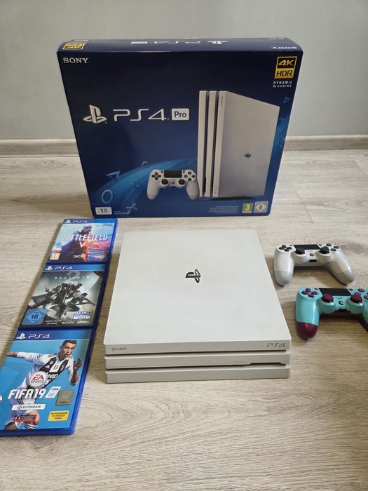 Playstation 4 Pro  / 1 Tb