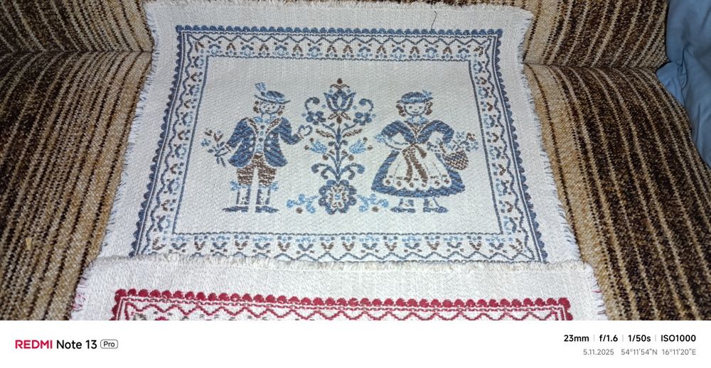 Sprzedam dwie serwetki makatka z czasów prl-u