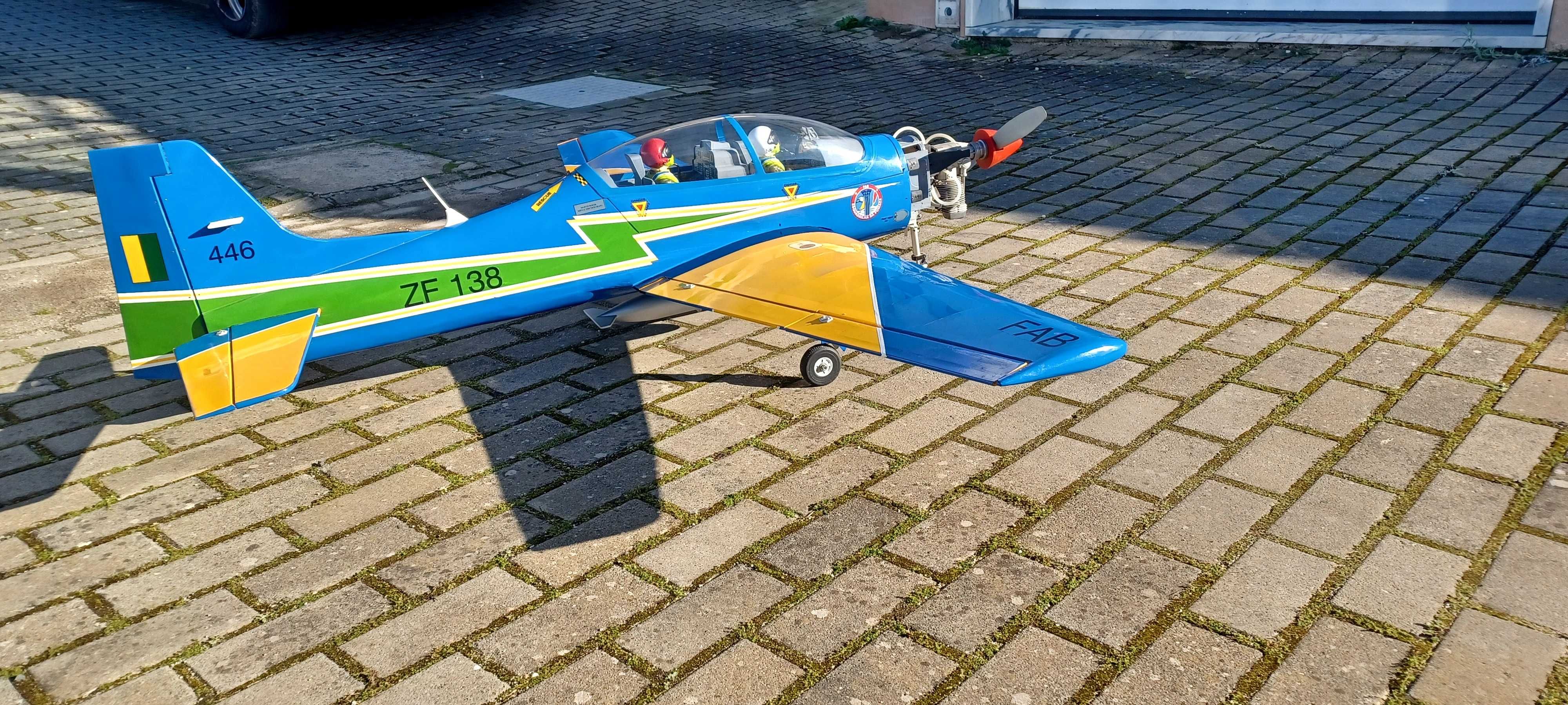 Vendo avião Tucano rc