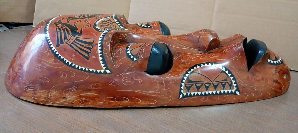 Mascara tribal decorativa