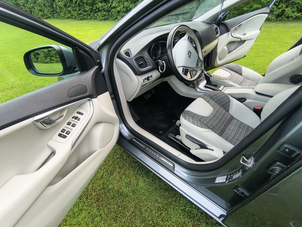 Volvo V40 2.0D D2 /automat/