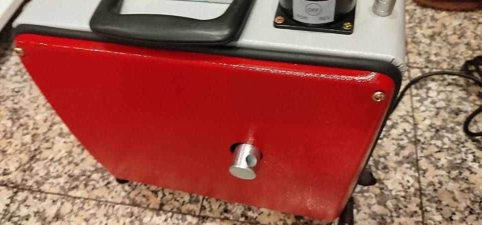Máquina de desentupir canos