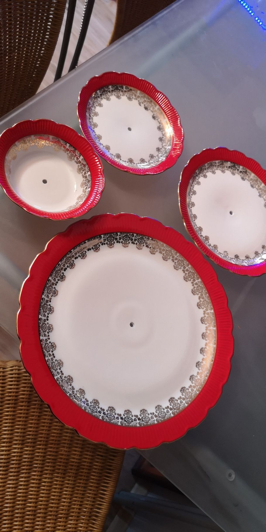Patera, etażerka czteropoziomowa z porcelany Chodzież czerwono złota
